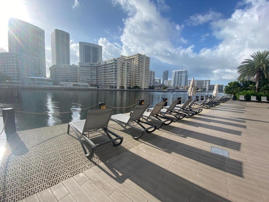 Miami Beach Studio Amazing Views 405B شاطئ هالانديل المظهر الخارجي الصورة
