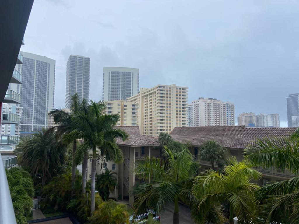 Miami Beach Studio Amazing Views 405B شاطئ هالانديل المظهر الخارجي الصورة